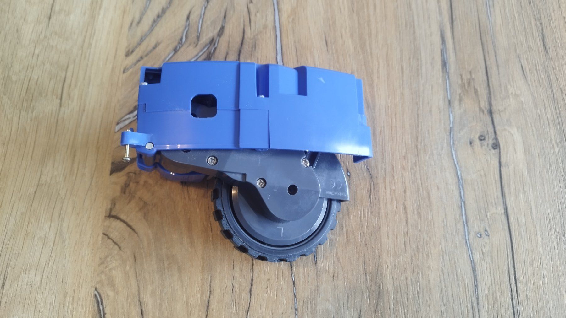 Irobot Aspirapolveri & Accessori: Roue gauche irobot roomba – Usato da La Chaux-de-Fonds venduto da orelg 3