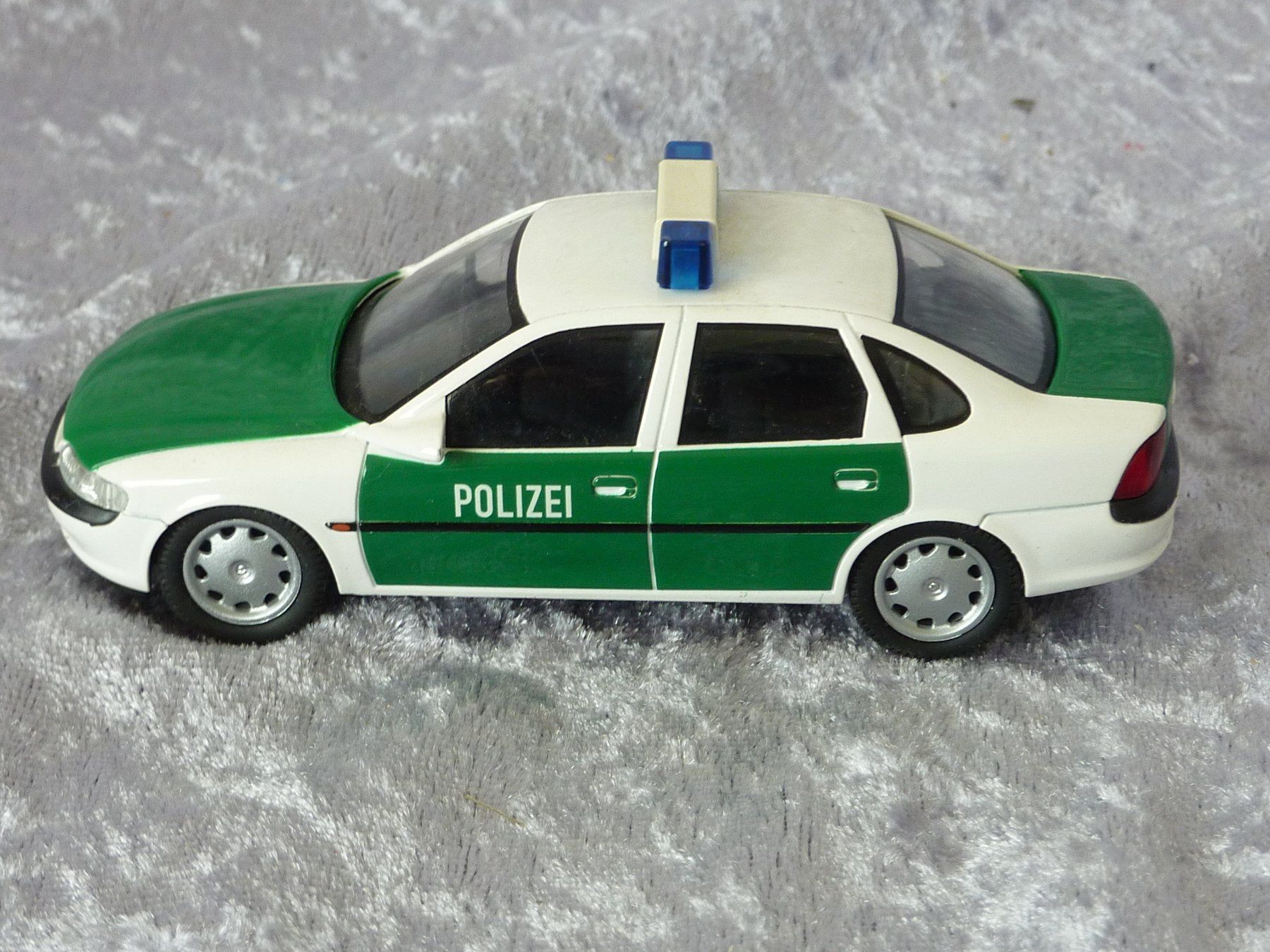 Opel Modellini d'auto: Opel Vectra Polizei 1:43 – Usato da Dürrenäsch venduto da modellautos4you 1