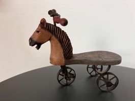 Vintage-Dreirad, Pferd aus Holz