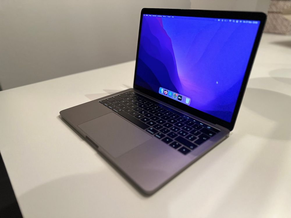 Apple MacBook Pro 13 2019 (Intel Core i5, 8GB, 128GB) Kaufen auf