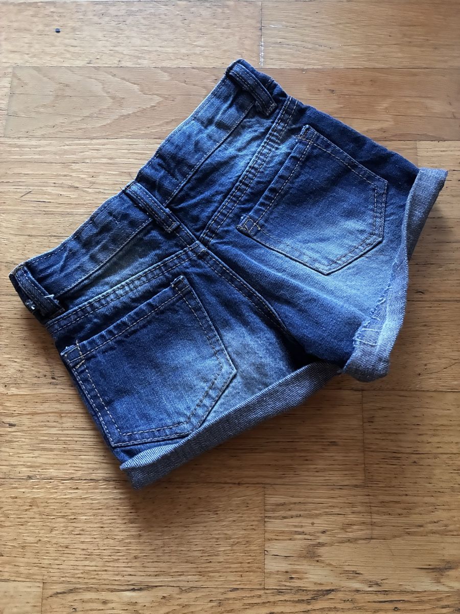 Pantalons: Schöne Shorts Gr. 116, Old Navy – D'occasion à richterswil par lunamarie001 1