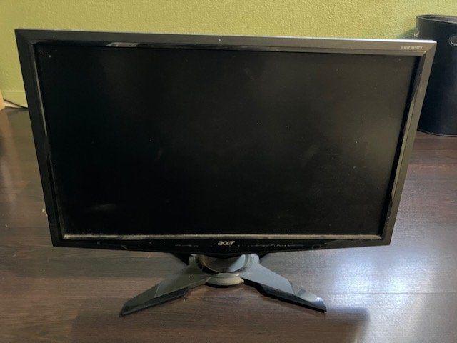 Acer Monitor: computerbildschirm inkl. tastatur – Usato da Schwarzenberg LU venduto da kindler007 1