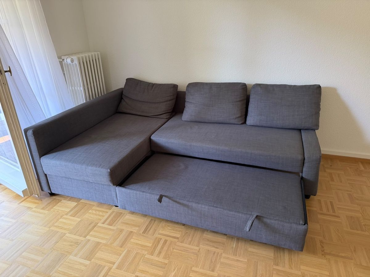 Sofas: Ecksofa mit Schlaffunktion grau Zustand akzeptabel – Gebraucht aus Basel von Cdraemy. 1