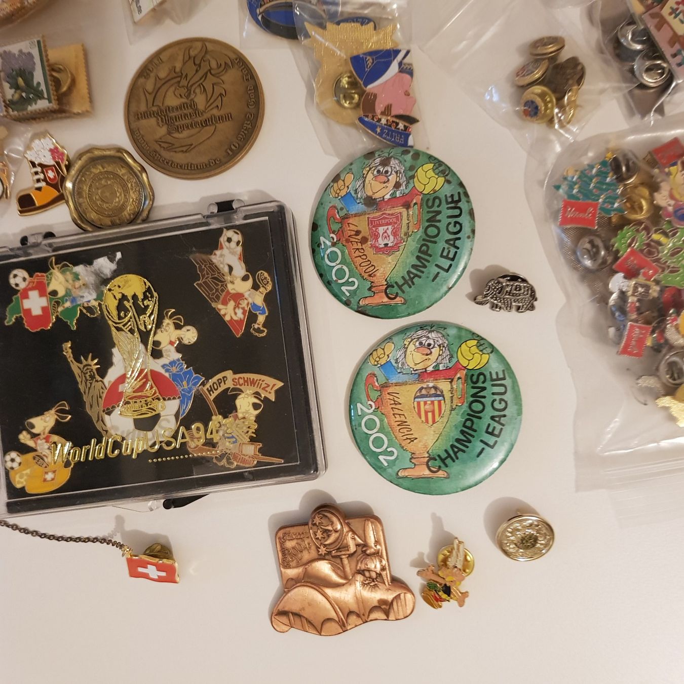 Plaketten & Abzeichen: Konvolut Anstecker Pins – Gebraucht aus Münchenstein von 2DGames 4