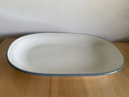 Rössler Platte weiss mit blauem Rand Grösse 32