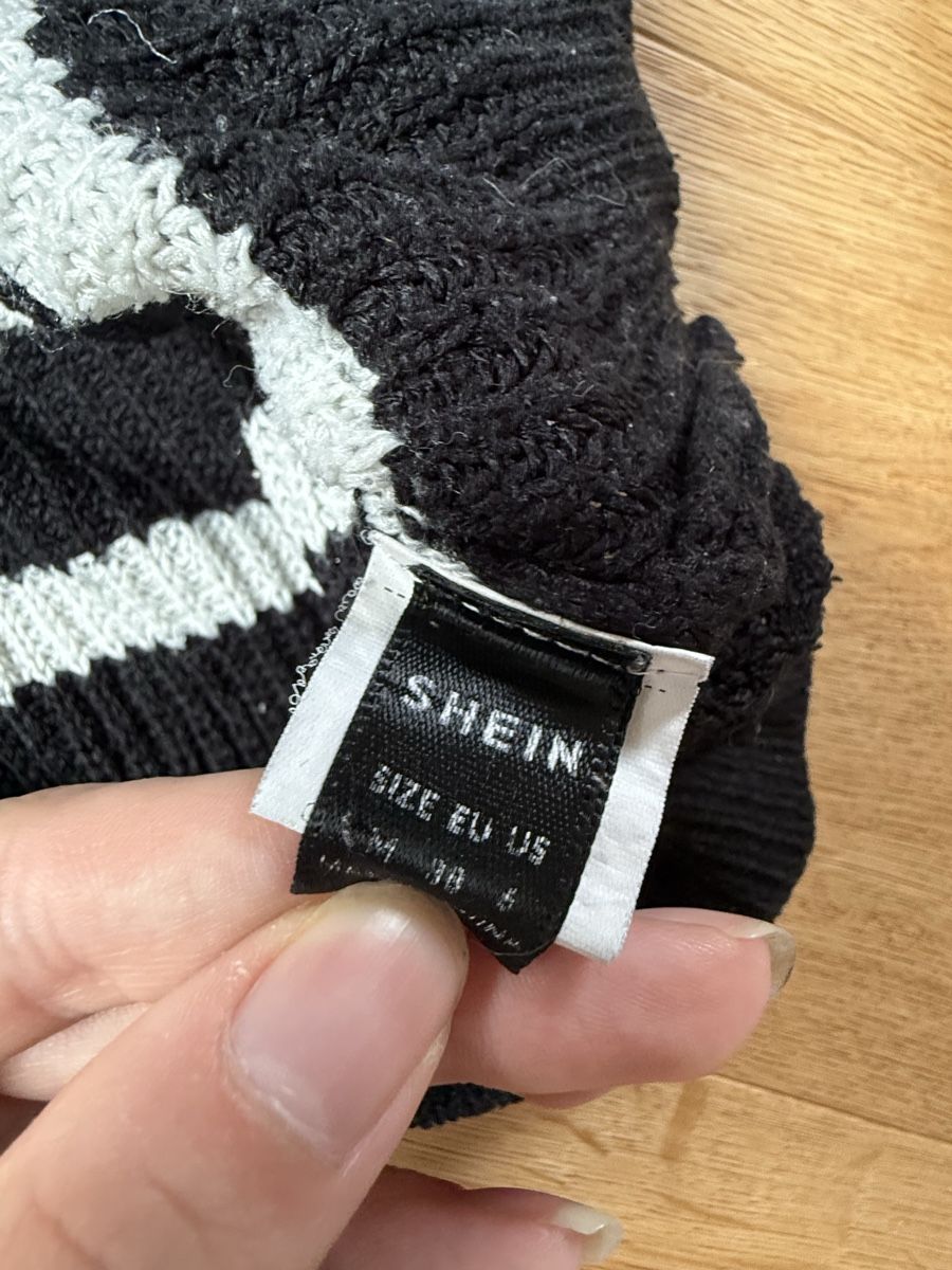 Shein Maglioni & Felpe: Pullover Shein schwarz weiss gestreift Grösse M – Usato da Hüttwilen venduto da sar_8gj7 1