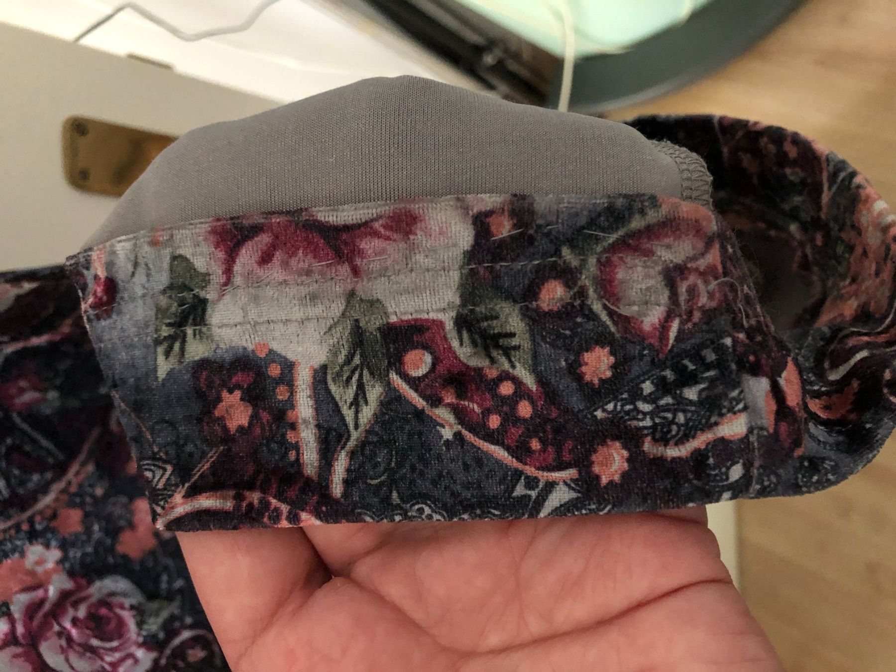 Pantaloni: Samthose mit Blumenmuster, Gr. 44, Herbst/Winter Top! – Usato da Arlesheim venduto da OmnIa55 3