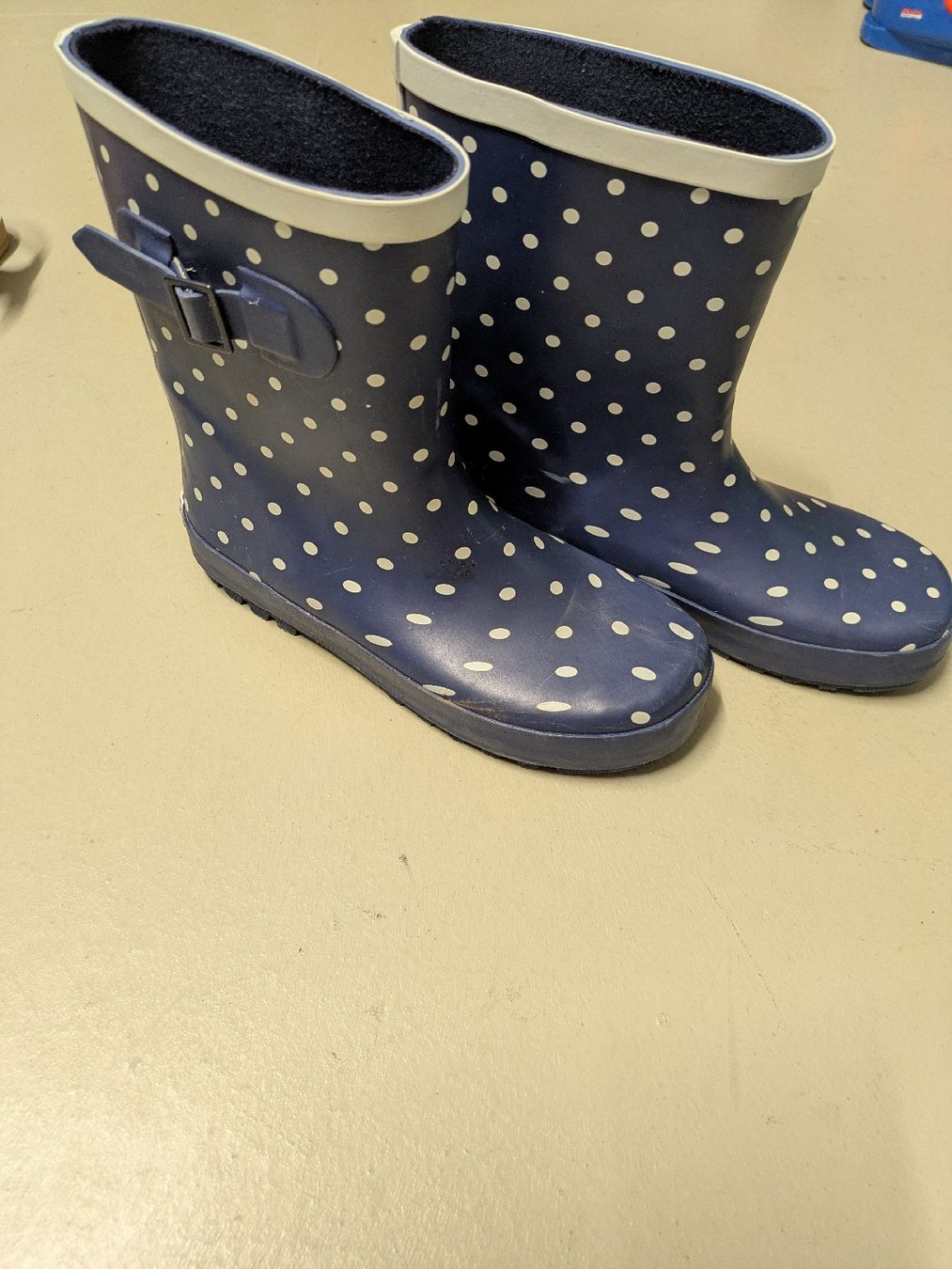 Chaussures garçon: Gummistiefel Gr.35 – D'occasion à Pfäffikon ZH par some82