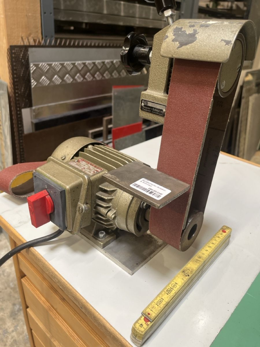 Schleifen & Polieren: Amacker + Schmid Bandschleifmaschine, herzig, selten, Qualit – Gebraucht aus Winterthur von ReUse_Baumarkt