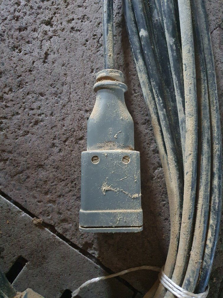Cavi: Elektrokabel 400 Volt – Usato da Gächliwil venduto da Arm_Evo 1