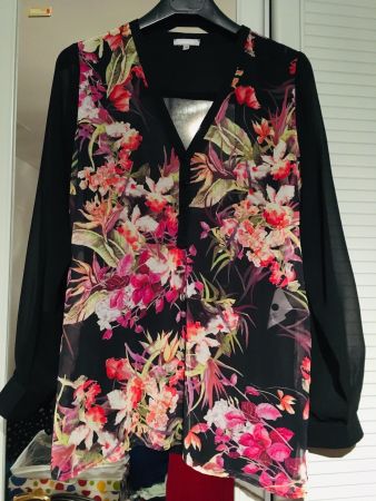 Bluse Gr. 42 - 44 DELIKAT und sehr FEIN!