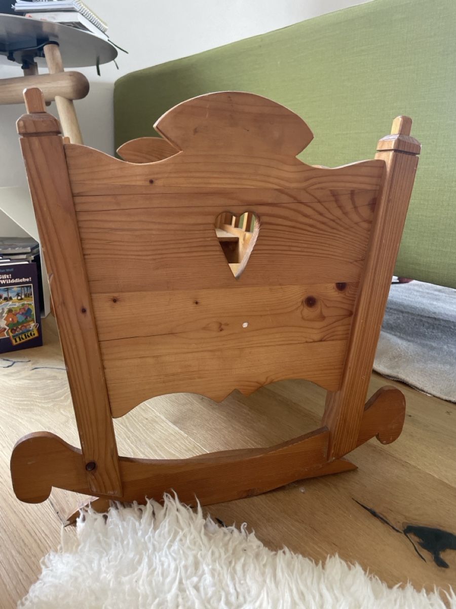 Jouets: Puppenwiege Vollholz – D'occasion à Jens par Psoria 1