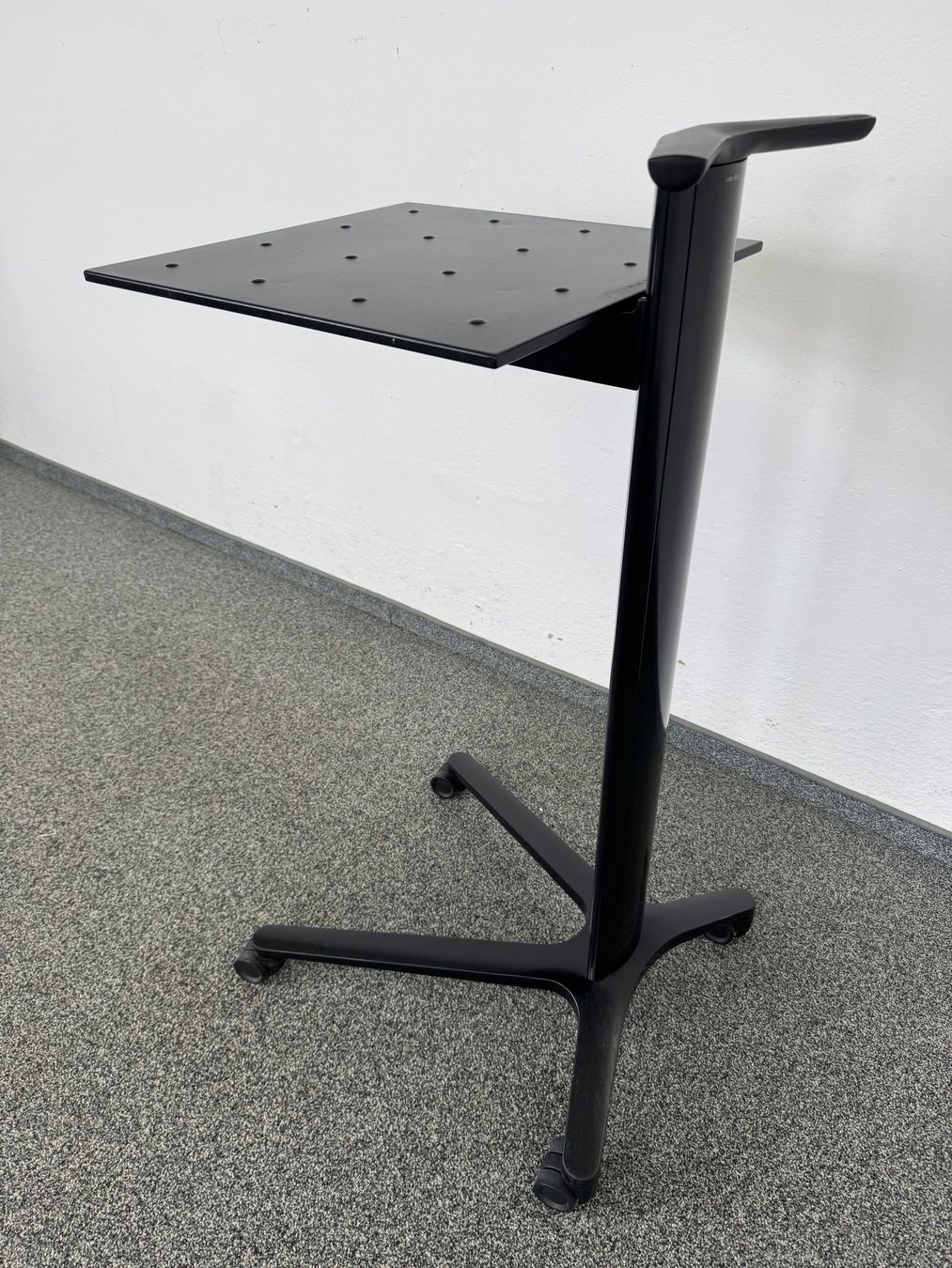 Scrivanie: Wilkhahn Confair Mobiles Pult – Usato da Schönenwerd venduto da mcofficeshop 5