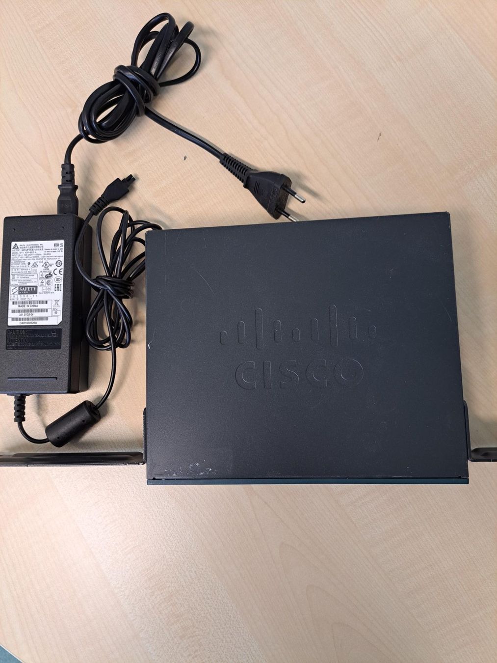 Cisco Modems & Router: Cisco 2504 Wireless LAN Controller – Gebraucht aus Rothenburg von Nbovavi 1