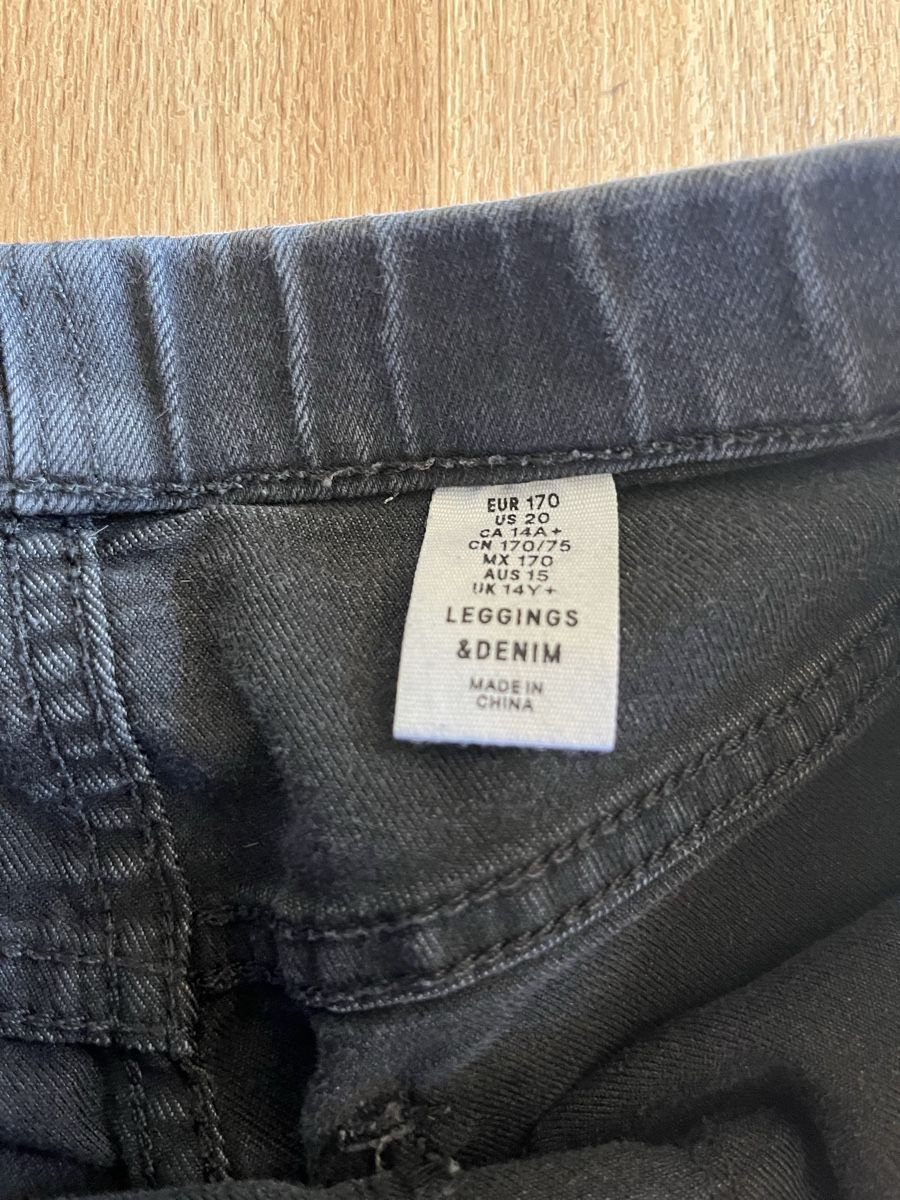 H&M Hosen: Jeggins, schwarze Jeans 170, H&M – Gebraucht aus Lungern von Chispa1982 1