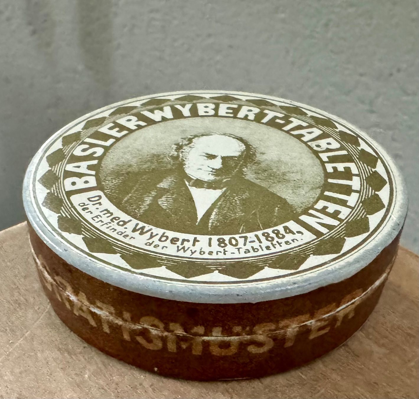 Barattoli: Alte Blechdose Basler WYBERT Tabletten antik – Usato da Rothrist venduto da Luckywinner 2