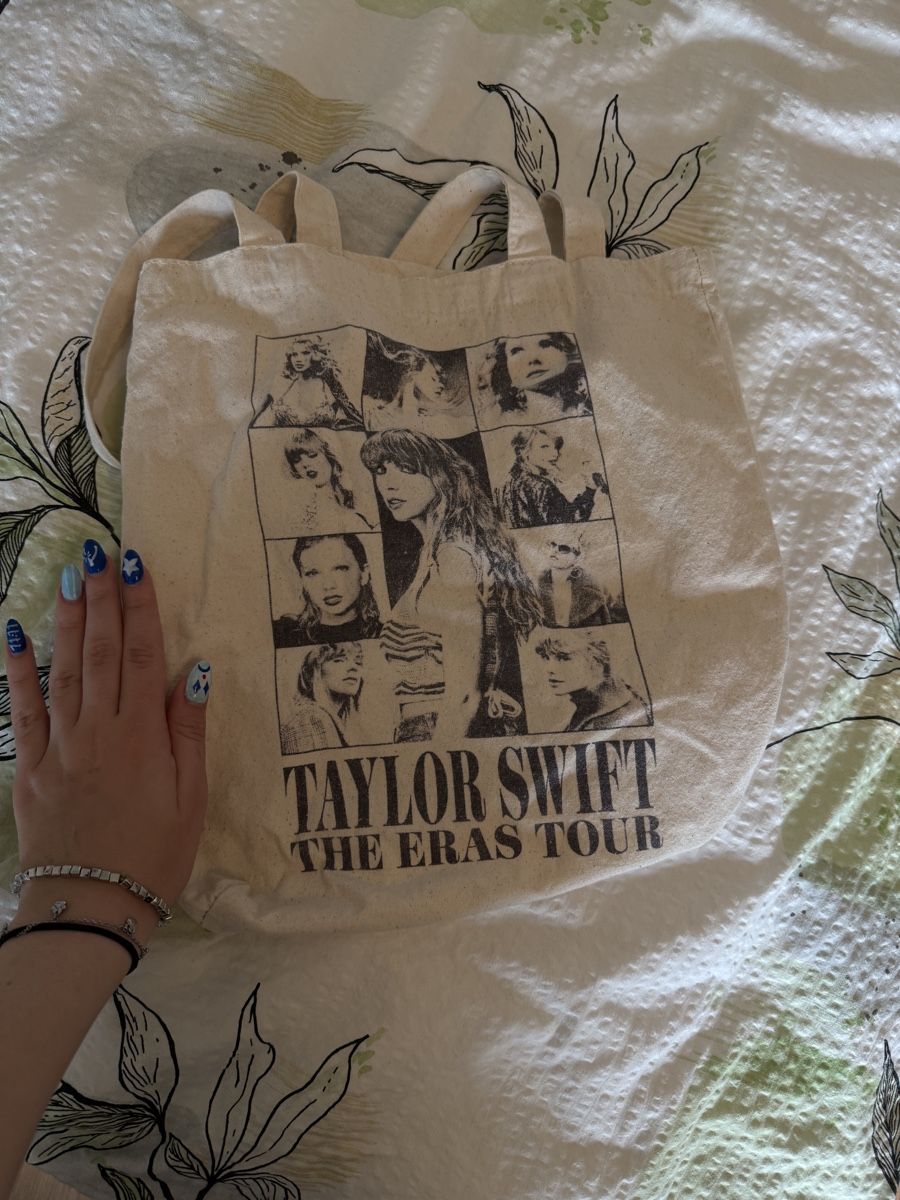 Carte collezionabili: Taylor Swift Eras Tour VIP Package – Nuovo (secondo la descrizione) da Amriswil venduto da tar_chc5 2