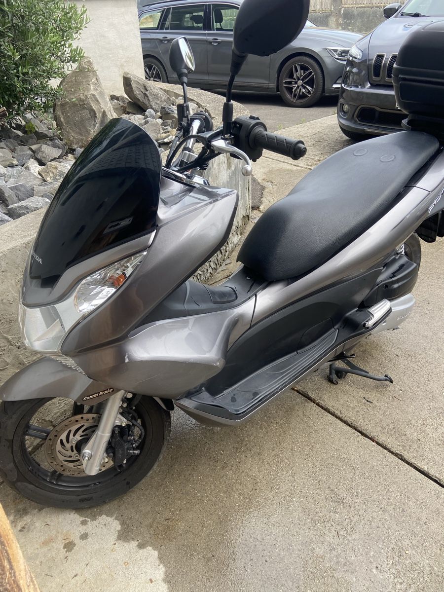 Honda Strasse: Honda PCX 125 Roller, guter Zustand – Gebraucht aus Schüpfen von  1