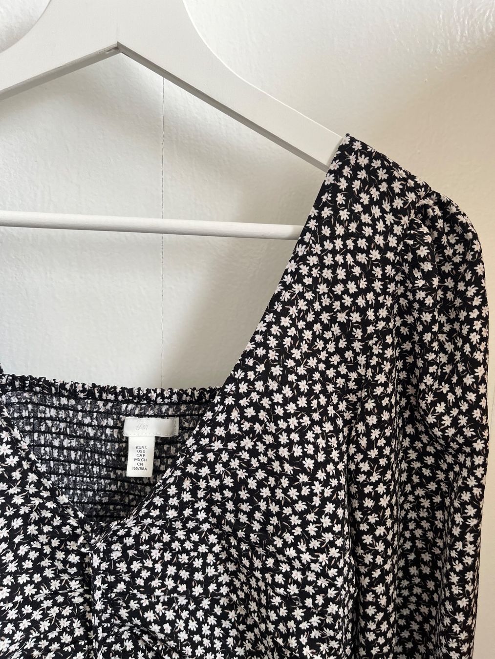 H&M Blusen: Langarmbluse geblümt – Gebraucht aus Gondiswil von kaj_26vz 1