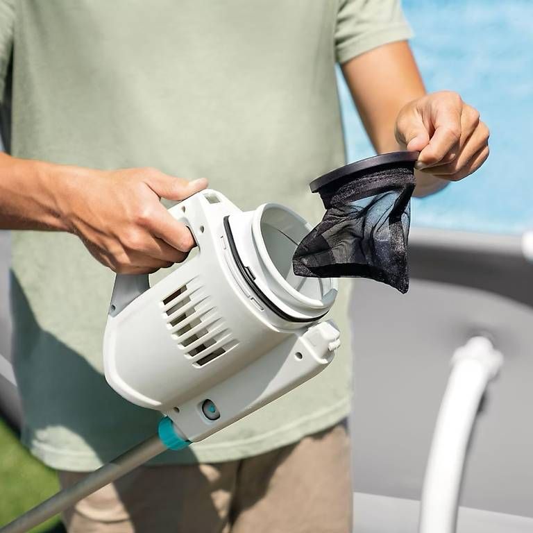 Intex Piscine: ZR100 akkubetriebener Poolsauger – Usato da Rudolfstetten venduto da nad_j7jq 3