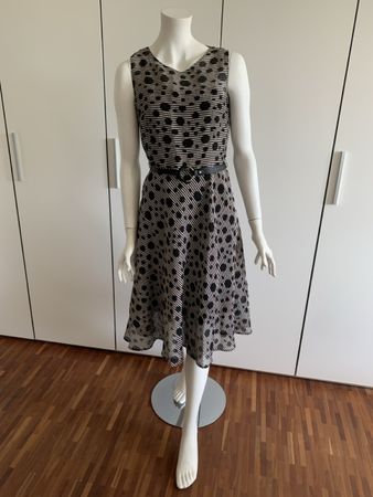 AKRIS: Herrlich leichtes Kleid mit Unterkleid und Gürtel, 36