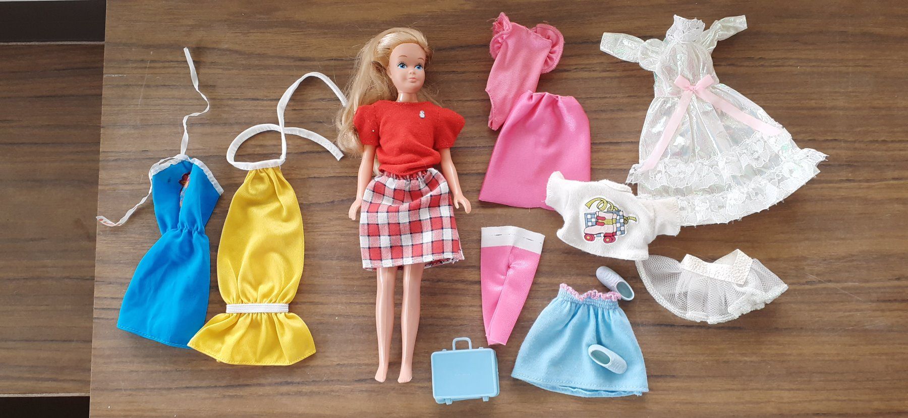Puppen: Barbie Skipper 1980er Lot mit Kleidung – Gebraucht aus Mörschwil von lindaswunderkiste 2
