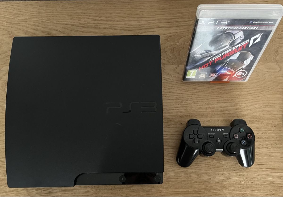 Sony Konsolen: Sony Playstation 3 (PS3) Slim mit Spiel & Controller! – Neu (gemäss Beschreibung) aus Aegerten von Swiss3DFusion