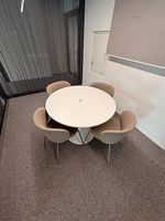 IKEA Esstisch / Besprechungstisch Ø 120 cm mit 4 Stühlen