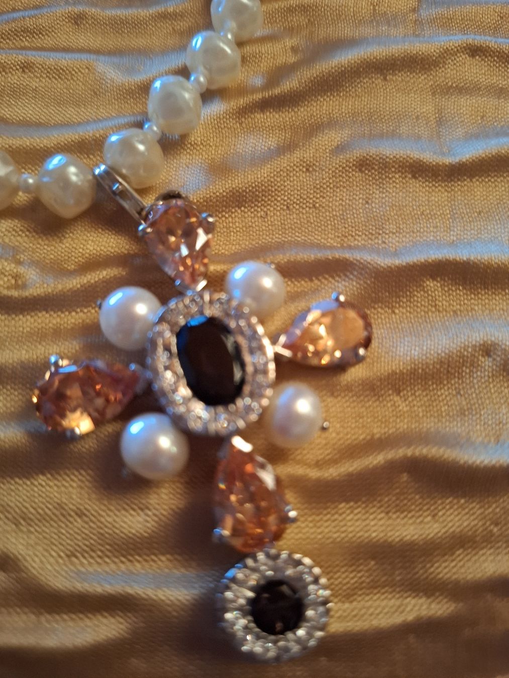 Pendentifs: PERLENHALSKETTE MIT KREUZANHÄNGER – Neuf (Voir description) à Gretzenbach par schibaya 2