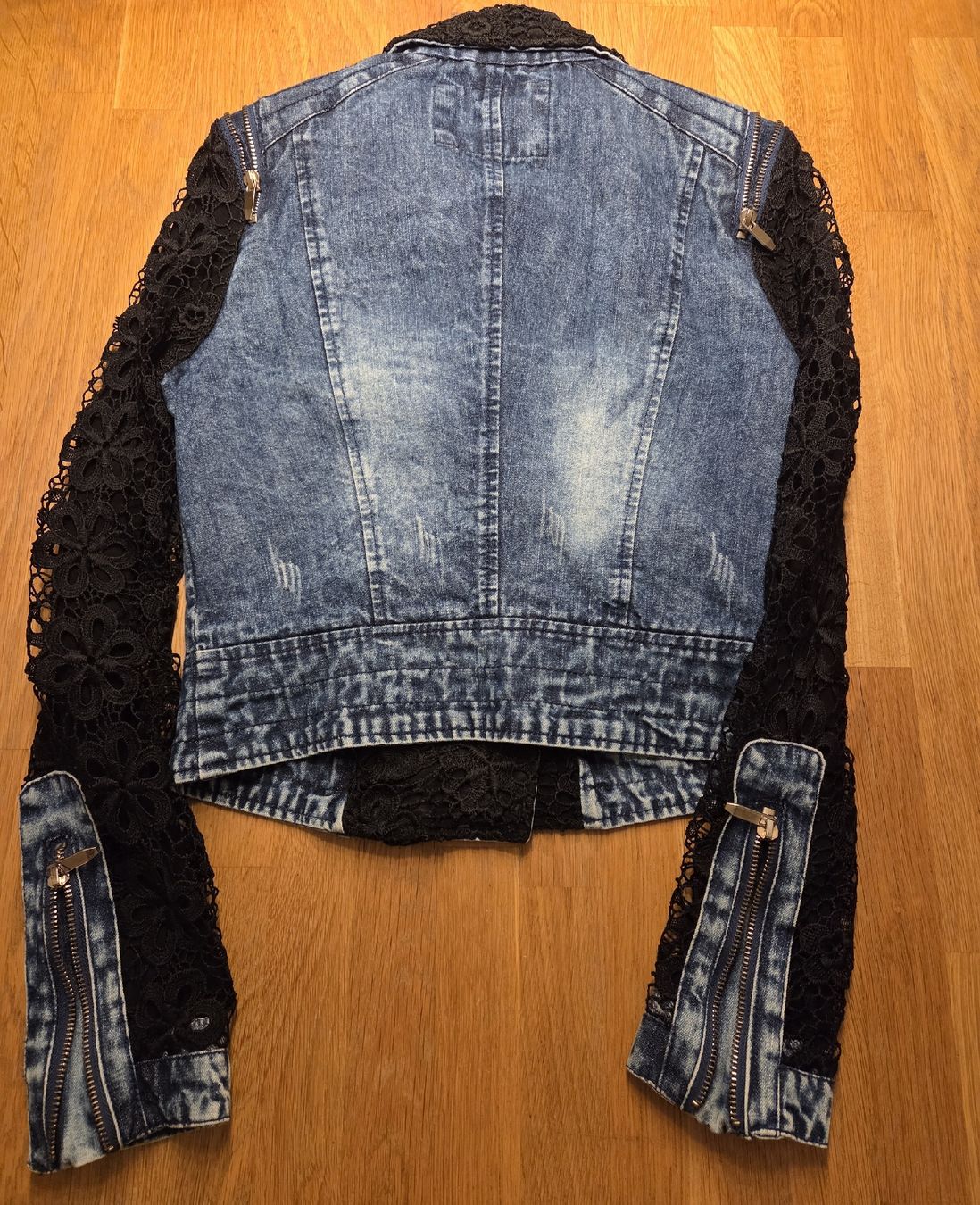 Jacken: Wunderschöne ✨️Jeansjacke✨️mit Spitzenärmeln🎀 – Gebraucht aus Rafz von leoncupra 2