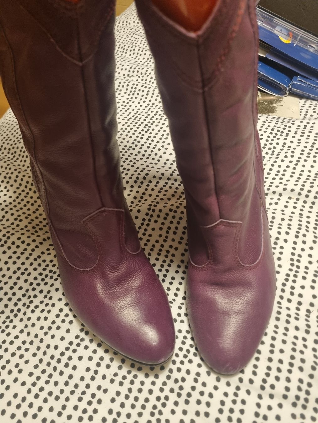 Chaussures femmes: Bottines violettes – D'occasion à Neuchâtel par Seven_life