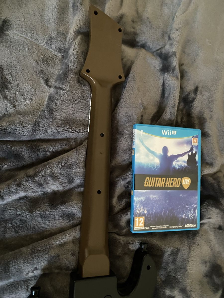 Nintendo Giochi: Guitar Hero Live Wireless Guitar Controller Wii – Usato da Lignières venduto da The_assistant 5