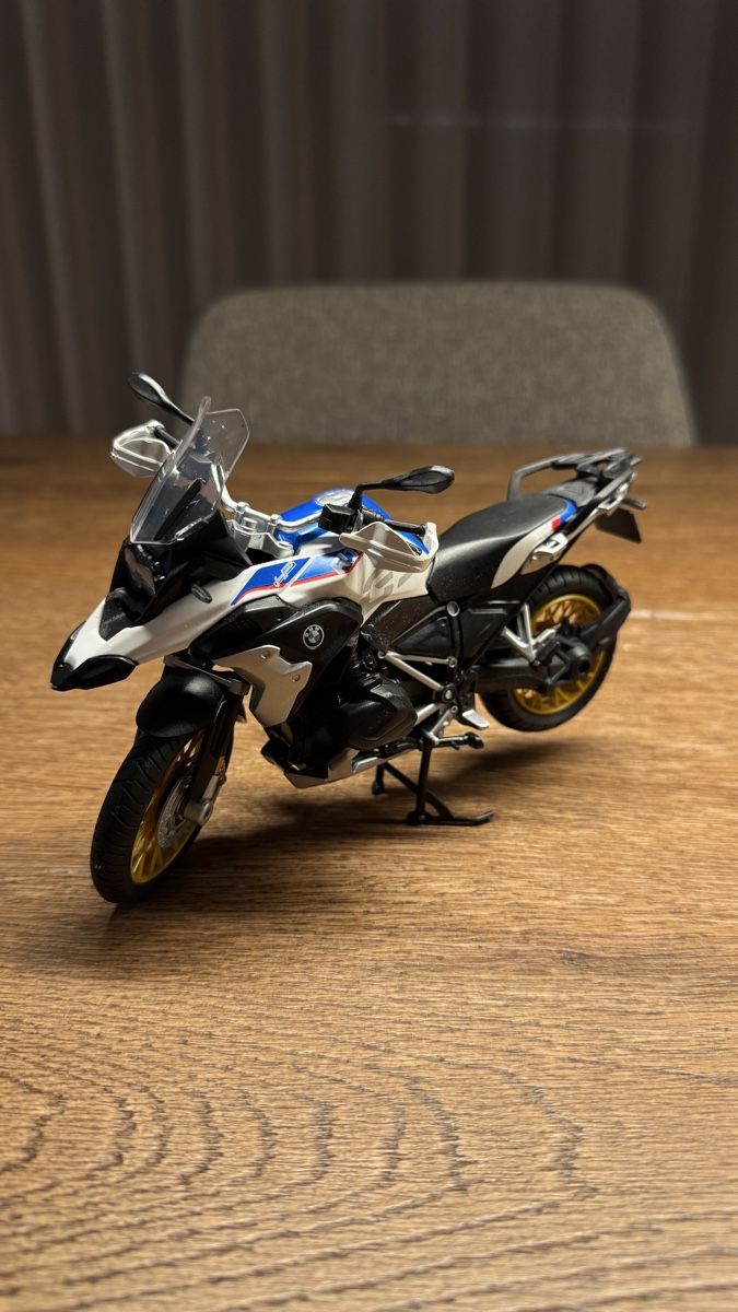 Kits de montage: BMW R1250GS Miniatur – Neuf (Voir description) à Eiken par ju.bi 3