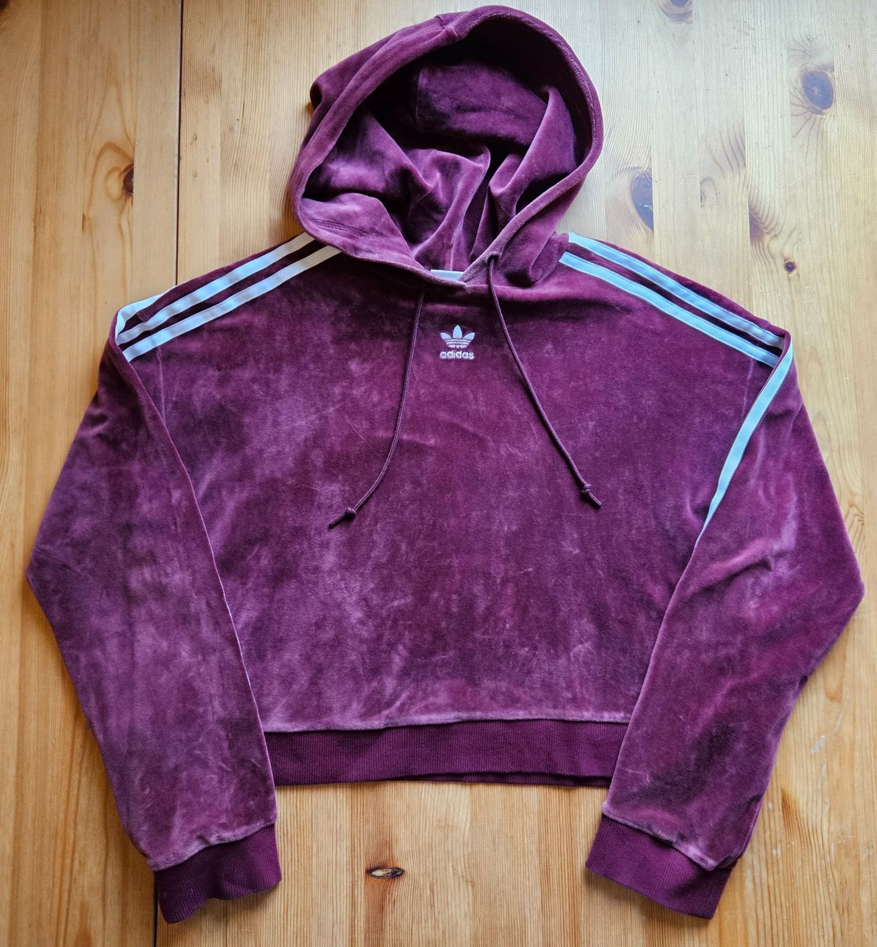 Adidas Pullover & Sweatshirts: Cropped Sweater adidas Grösse S retro Pullover Hoodie – Gebraucht aus Hägglingen von United-Village-Trade