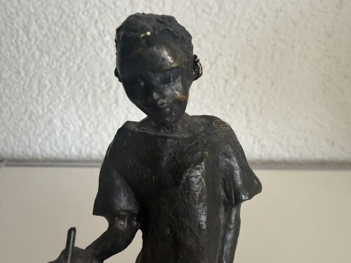 Sculture & Statue: Bronze, Kleiner Junge mit Spielzeug, unl, monogrammiert – Usato da Zürich venduto da eileenchen1 2