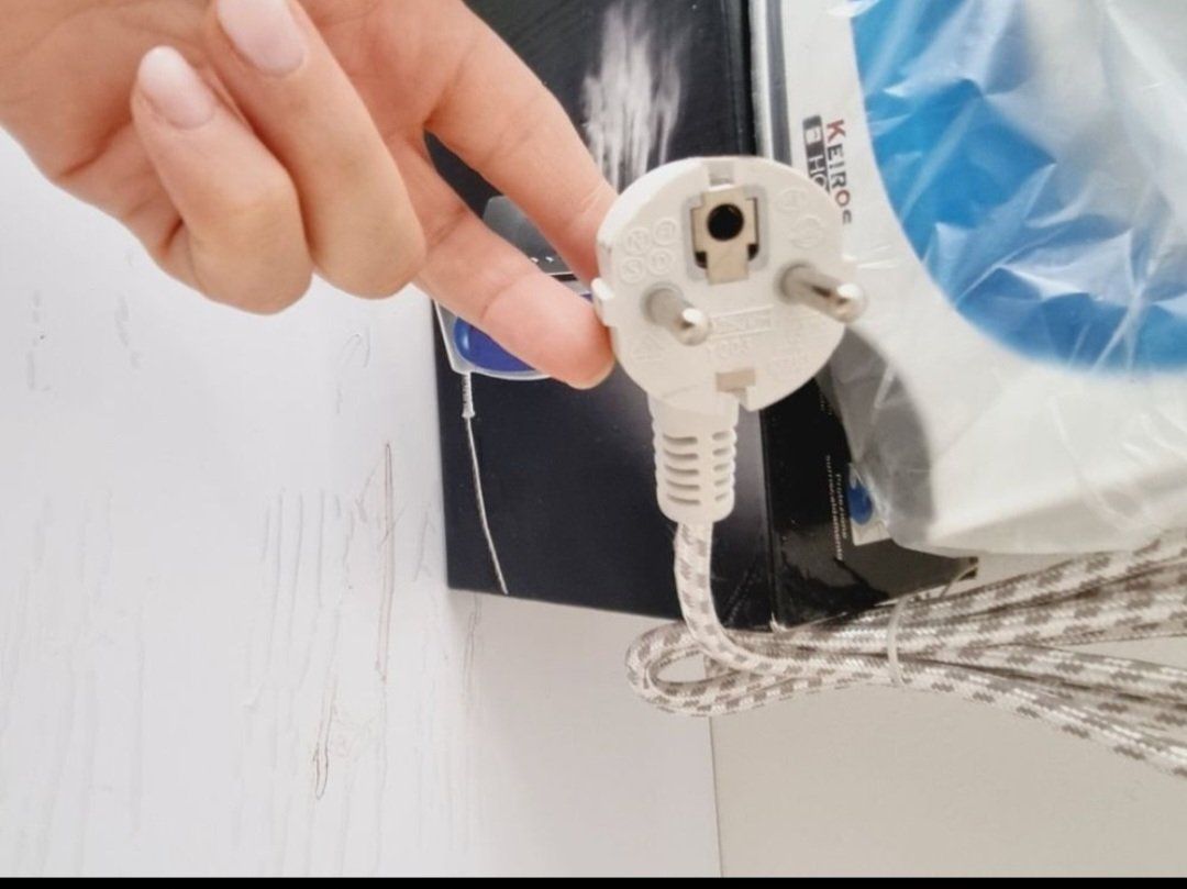 Ferri da stiro: New iron – Nuovo e nell'imballaggio originale da Mendrisio venduto da ann_d9pf 2