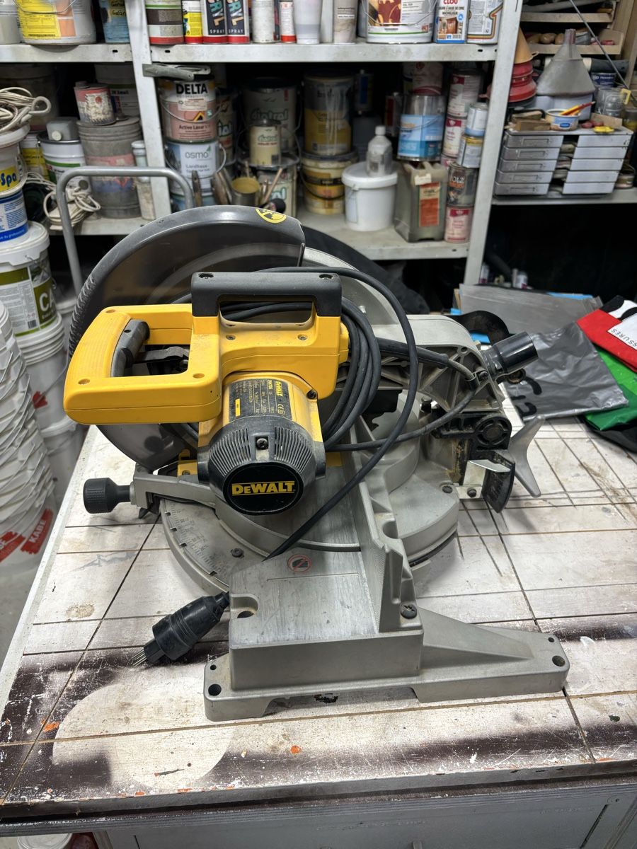 Dewalt Sägen: Kappsäge DEWALT DW705 QS gute Zustand – Gebraucht aus Widen von thomasharvey 1
