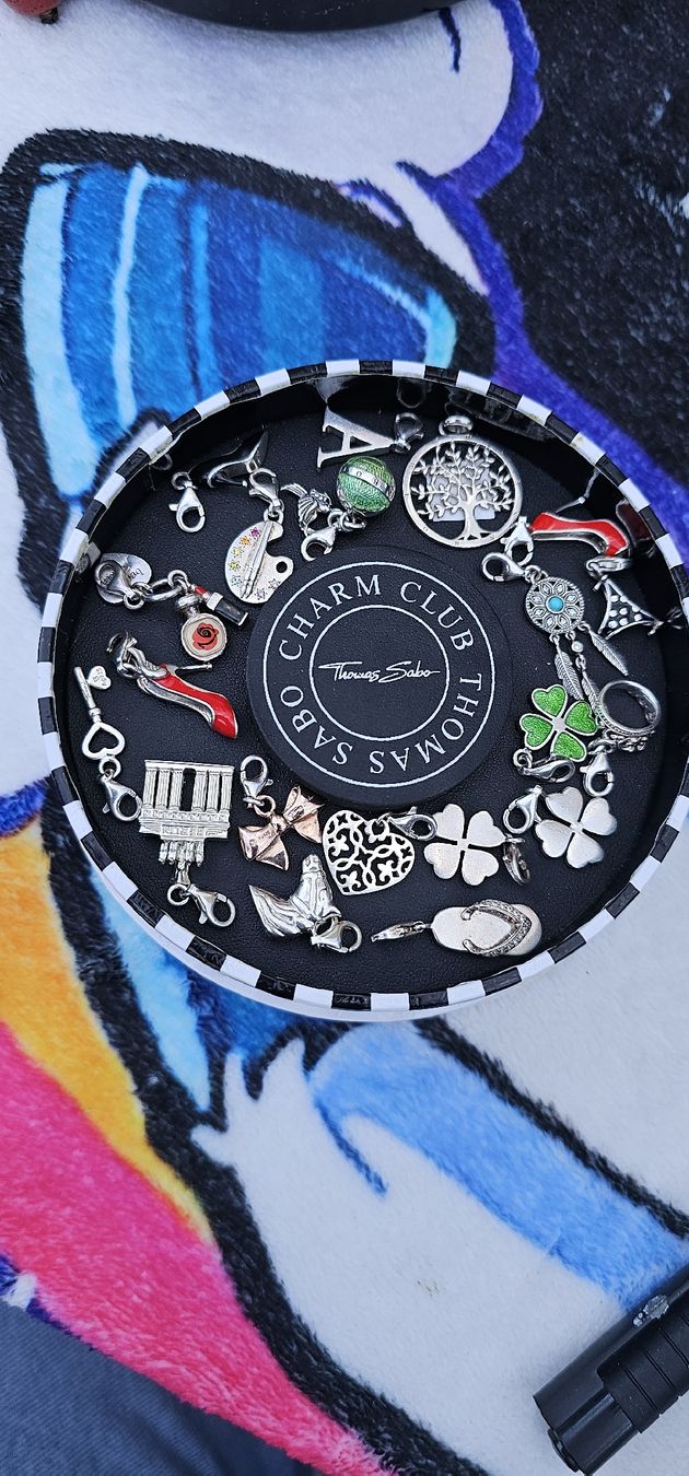 Thomas Sabo Altri gioielli: Thomas Sabo 18 Charms und 2 Armbände – Usato da Ostermundigen venduto da Secundo_Hand