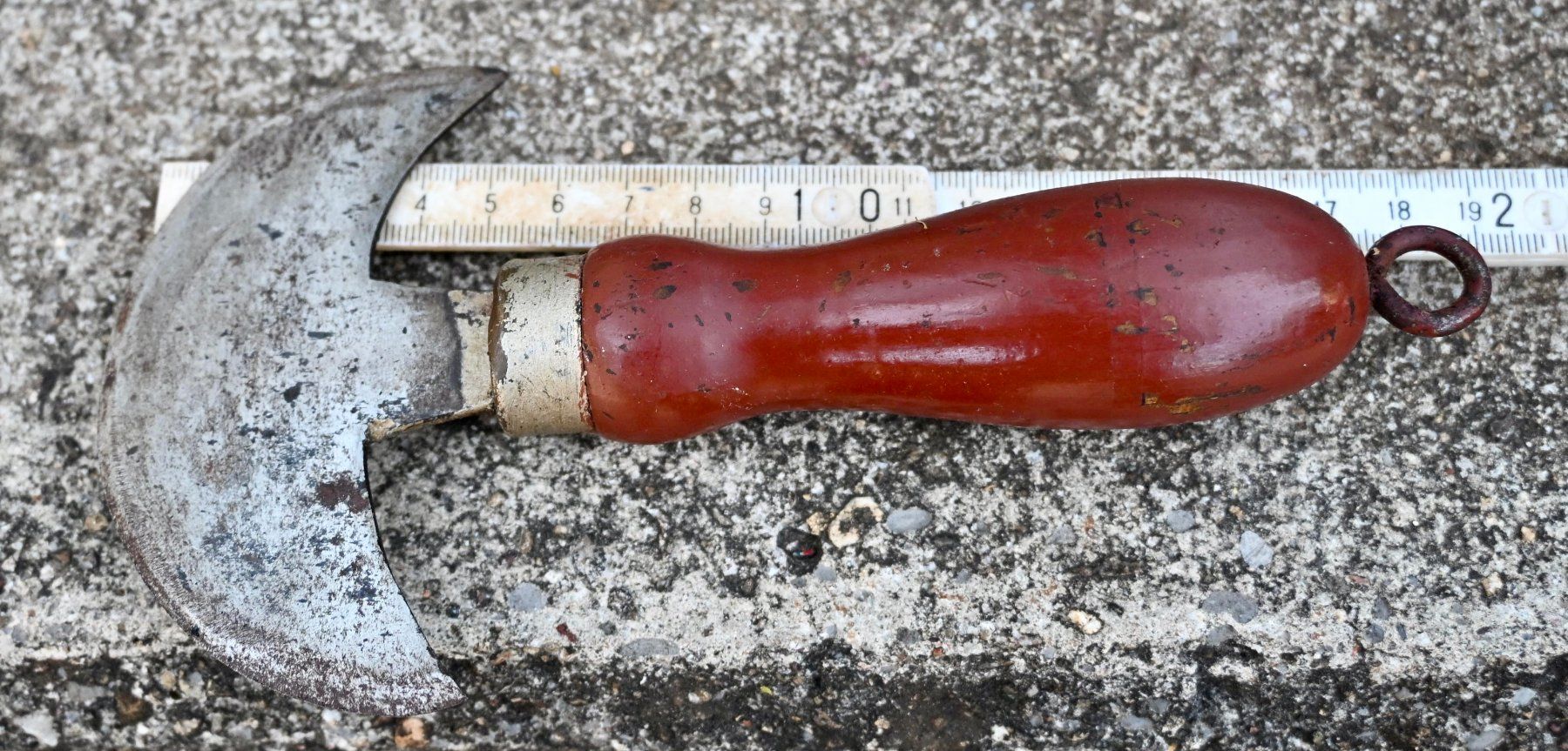 Sattler Tutti gli attrezzi: antikes Halbmondmesser - Sattlermesser länge 19cm – Usato da Pfaffhausen venduto da mono_rec 4