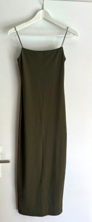 Robe longue verte à fines bretelles taille S