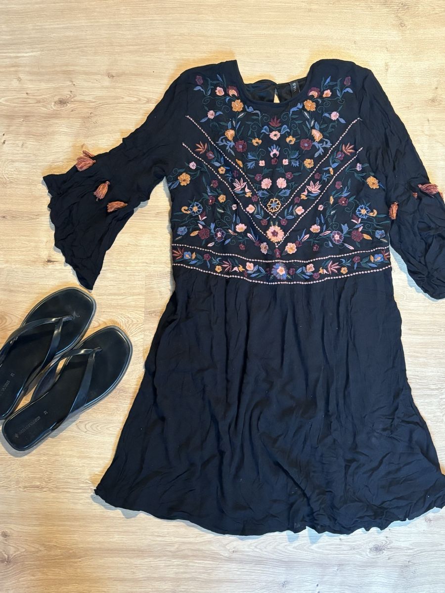 Kleider: Robe avec broderies YAS, taille S  – Gebraucht aus Tavannes von callie.mcli