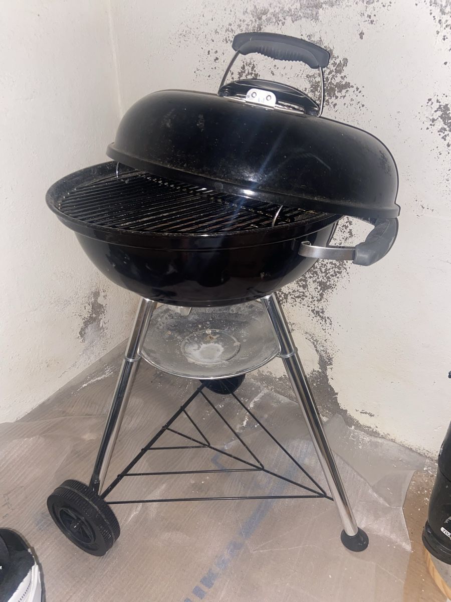 Griglie: Weber Holzkohlegrill Compact Kettle – Usato da St.Gallen venduto da Arc9