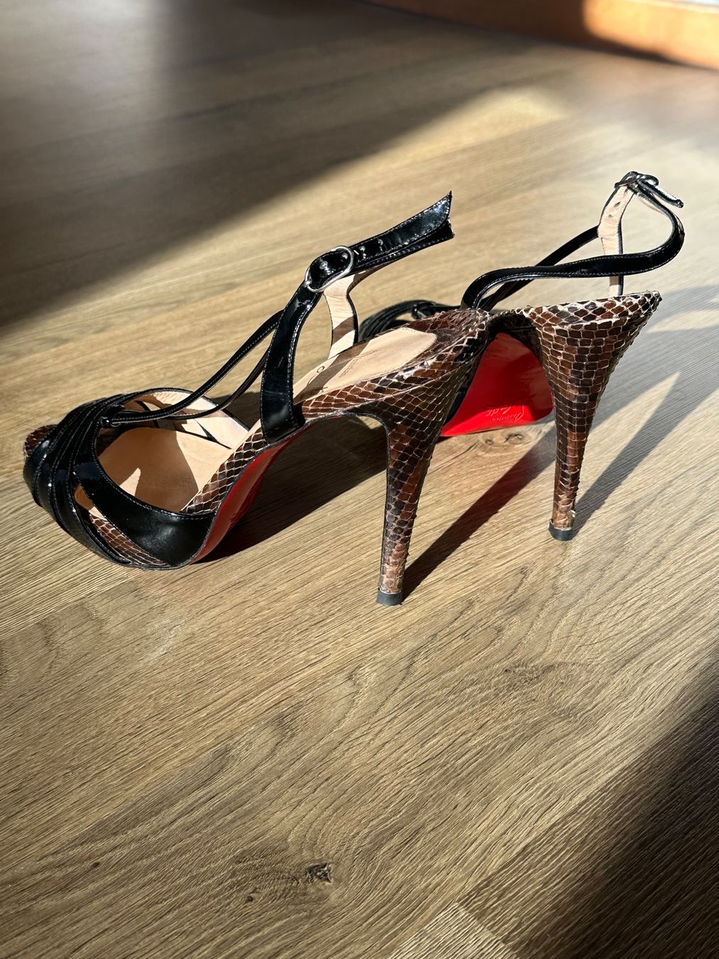 Christian Louboutin Chaussures femmes: Christian Louboutin Python Slingback heels – D'occasion à Burg AG par kam.uen