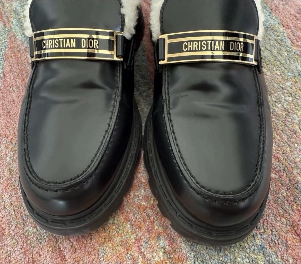 Dior Chaussures femmes: Dior code loafers with fur inside  – D'occasion à Lausanne par Loyal_8 8