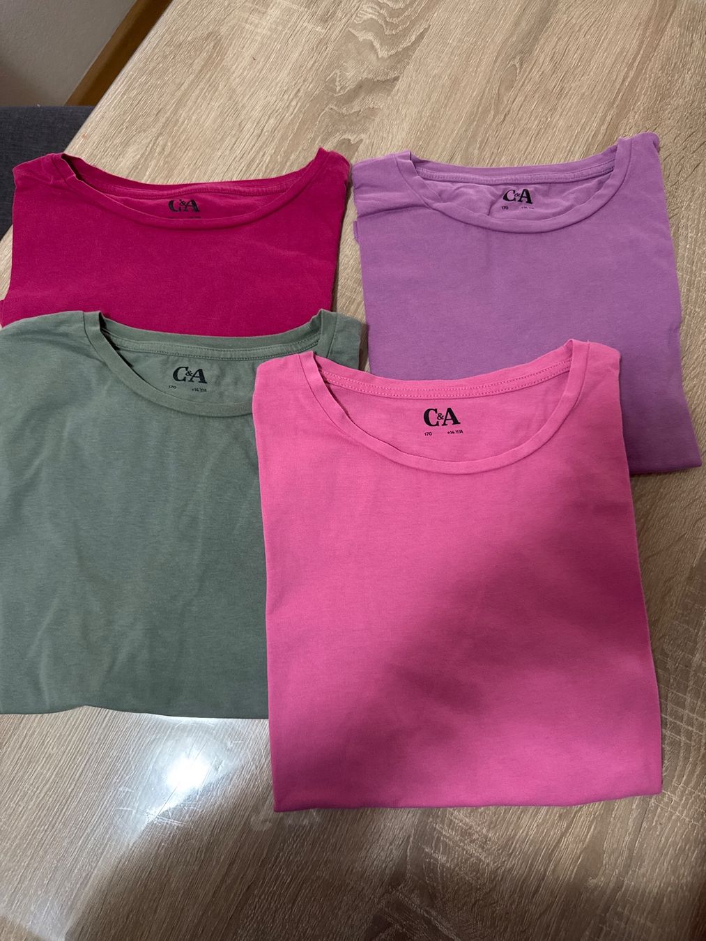 Camicette, T-shirt & Top: Mädchen T-Shirt – Usato da birsfelden venduto da Giuseppe70 1