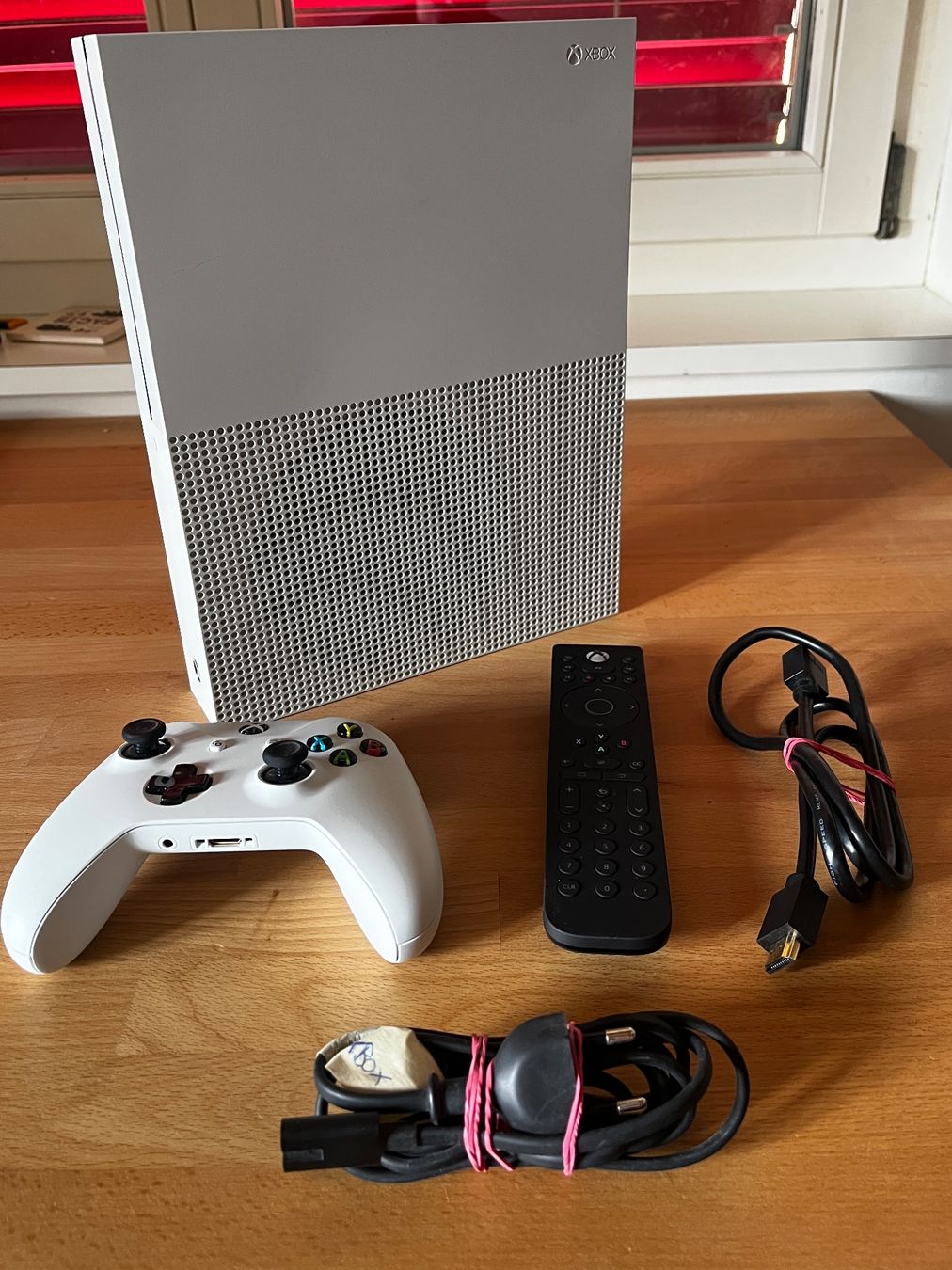 Microsoft Console: XBOX one S ohne Spiel – Nuovo (secondo la descrizione) da Fehren venduto da gre_r8kw