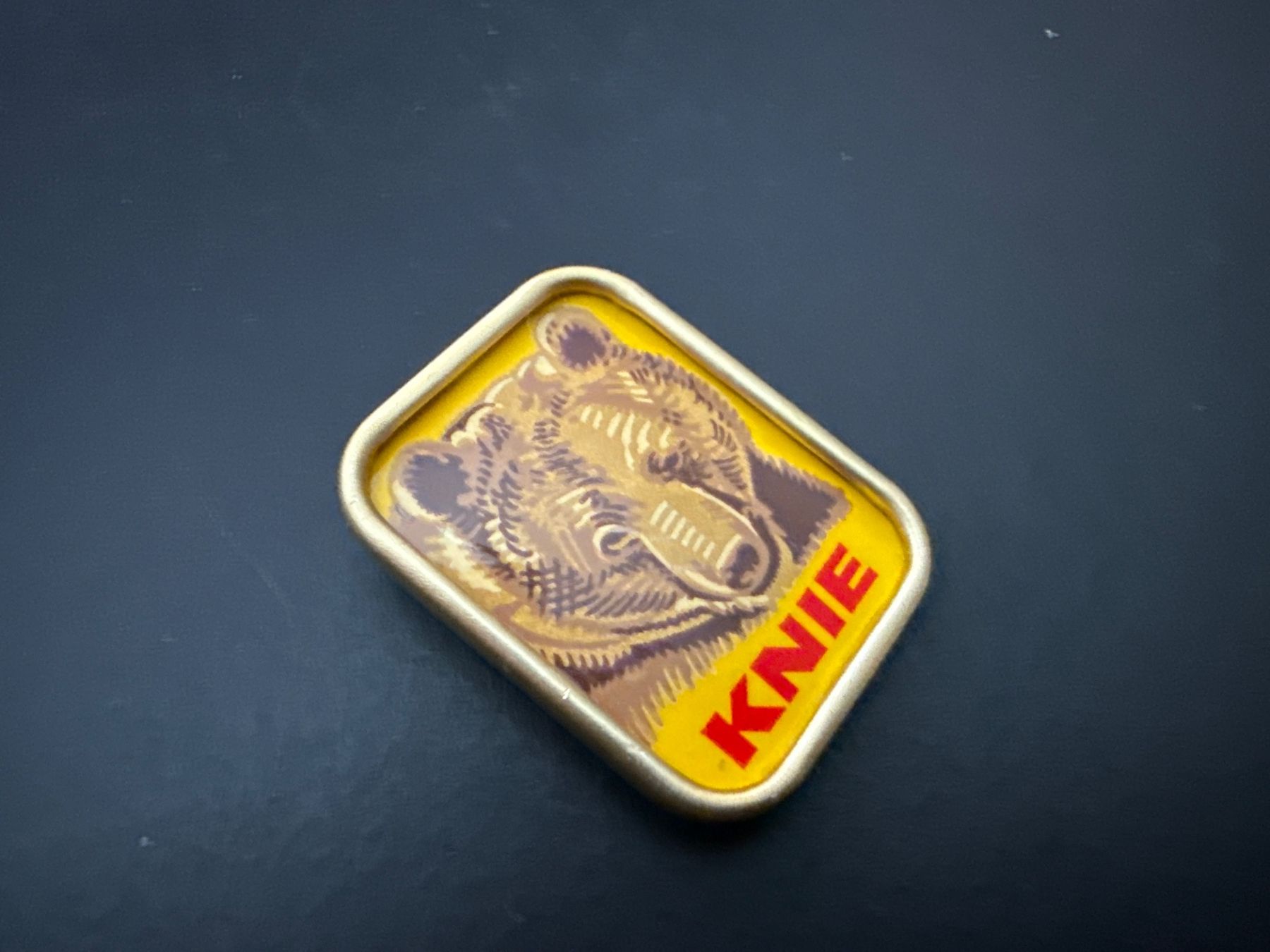 Placchette & Badge: Pin Zirkus Knie Der Bär – Nuovo (secondo la descrizione) da Galgenen venduto da rub_f6kh