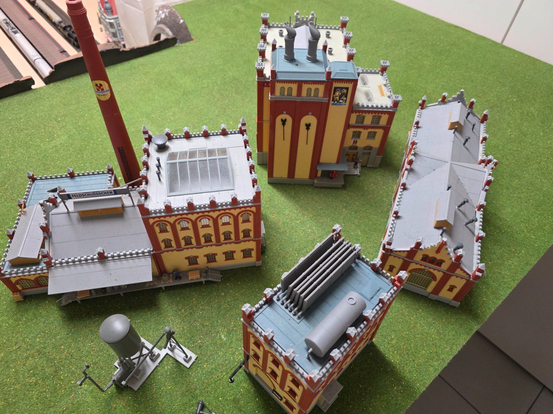 Kibri Modelleisenbahnen: Kibri Fabrique de Bières "Feldschlösschen" HO – Gebraucht aus bassecourt von Paolo101 5