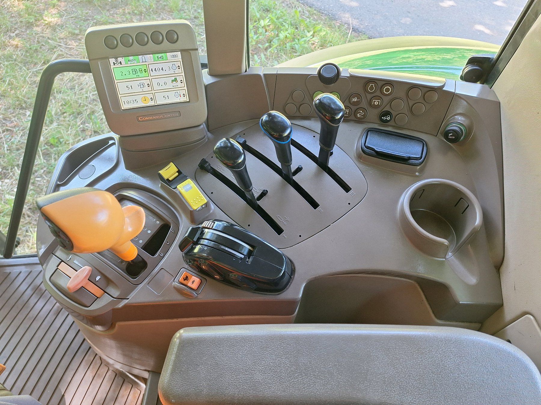 John Deere Trattori: John Deere 6330 Premium – Usato da Brünisried venduto da puerrop 8