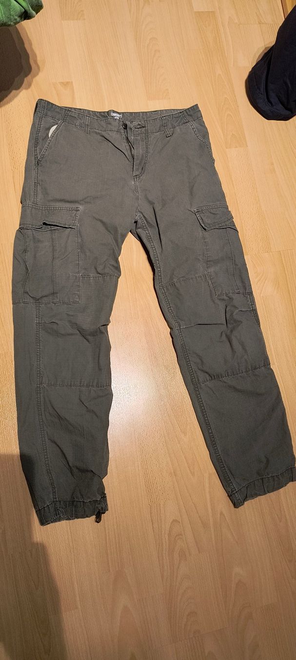 Carhartt Pantaloni: Carhartt Cargo Hose – Usato da Wiedlisbach venduto da Leaf99